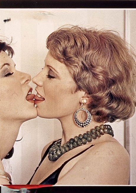 Vintage Lesbiansex licking clips