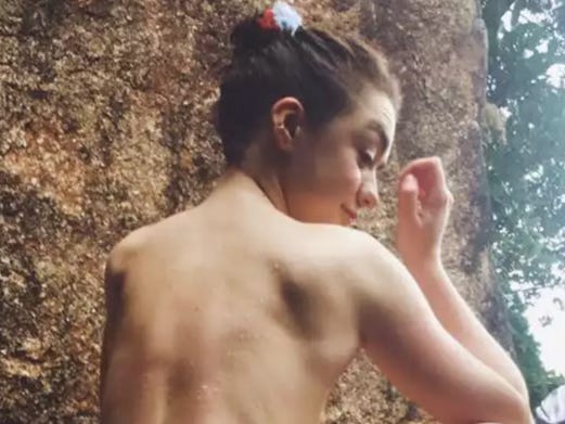 connie d cooper recommends Maisie Williams Ass