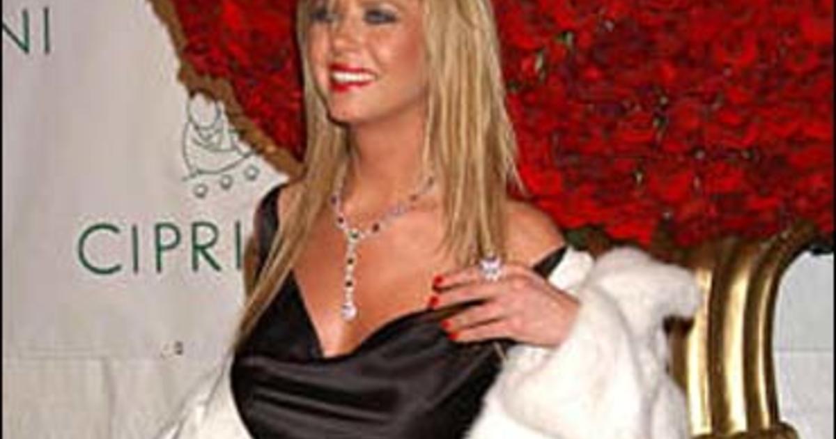 tara reid nip slip