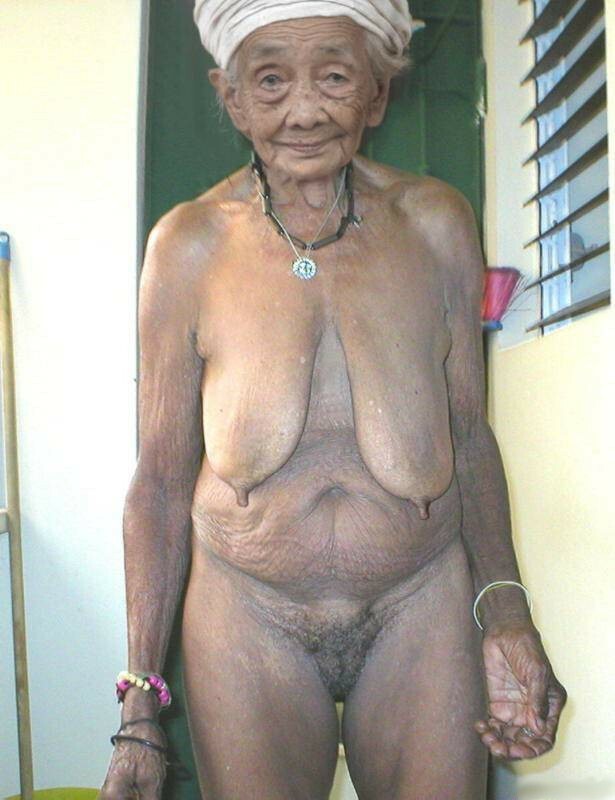 Naked Black Old Lady on piss