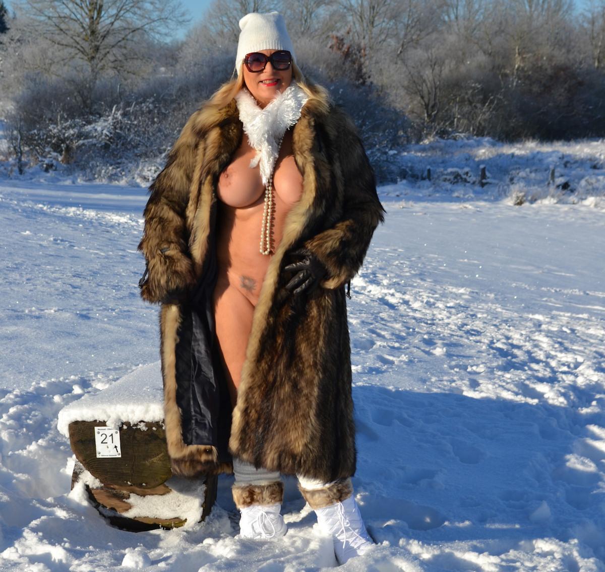 colin symington recommends nude woman in the snow pic