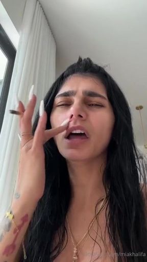 mia khalifa solo