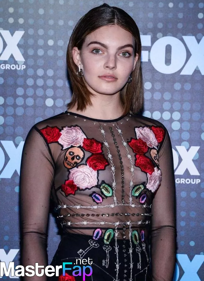 cora frazier recommends camren bicondova nude pic