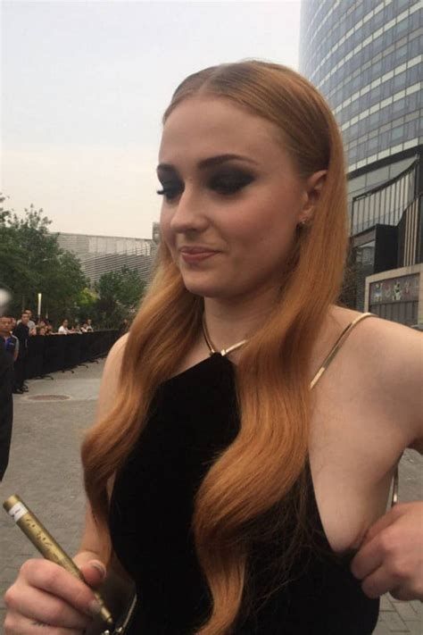 aditia chaniago add sophieturner nude photo