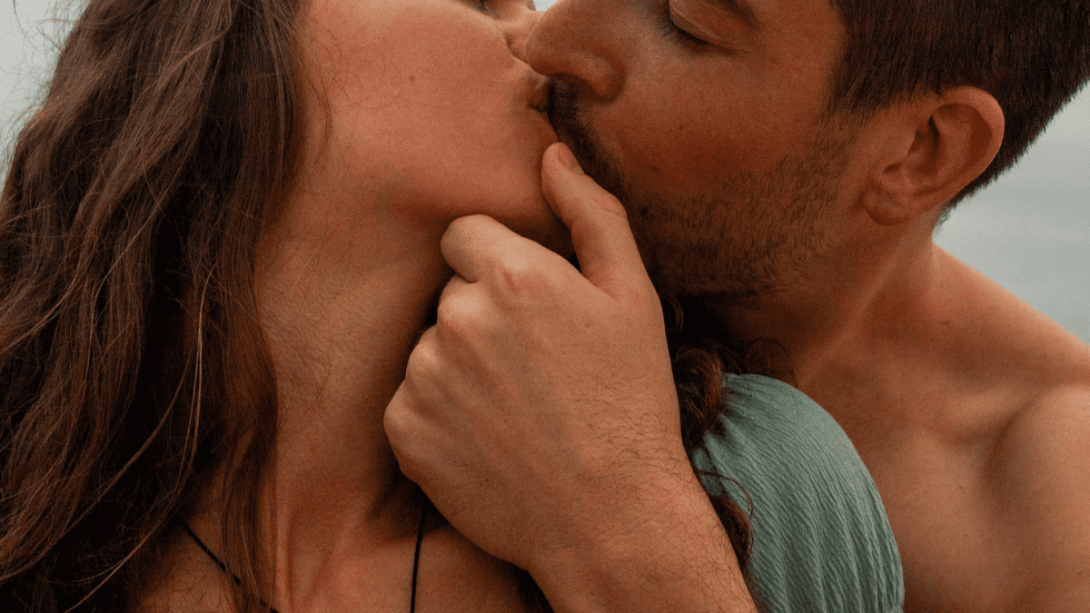 dean jackman recommends Tongue Kissing Hot