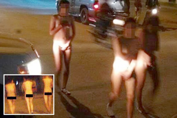 andy bunton recommends women walking around naked pic